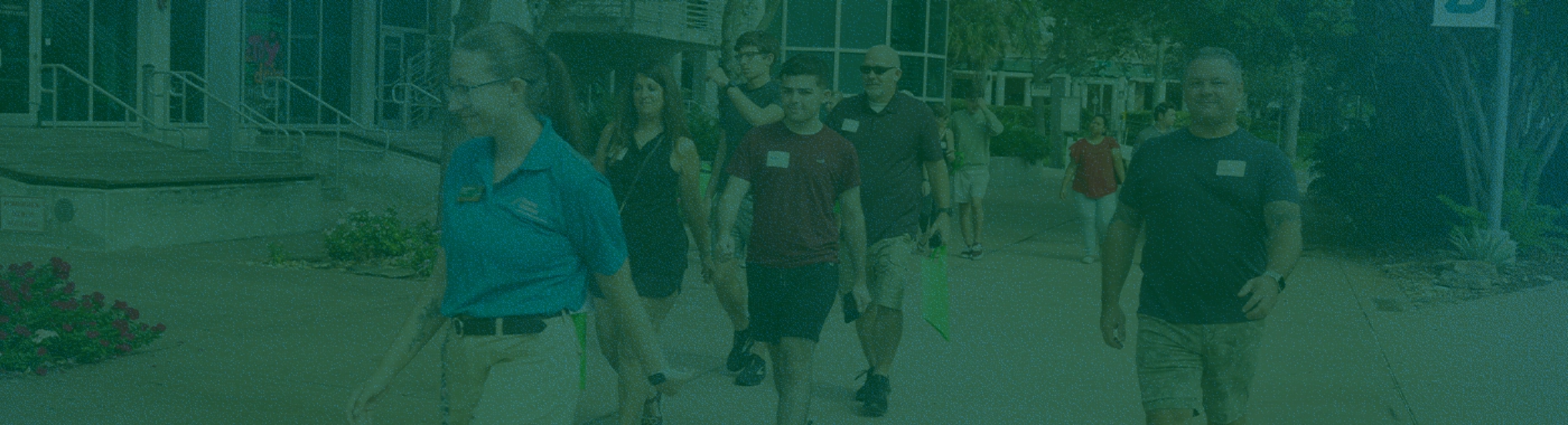 A group of families on a USF Campus Tour.